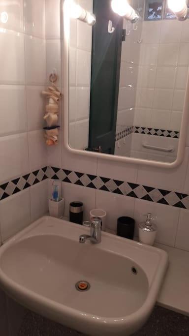 A Casa Di Silvia Apartment Camogli Luaran gambar